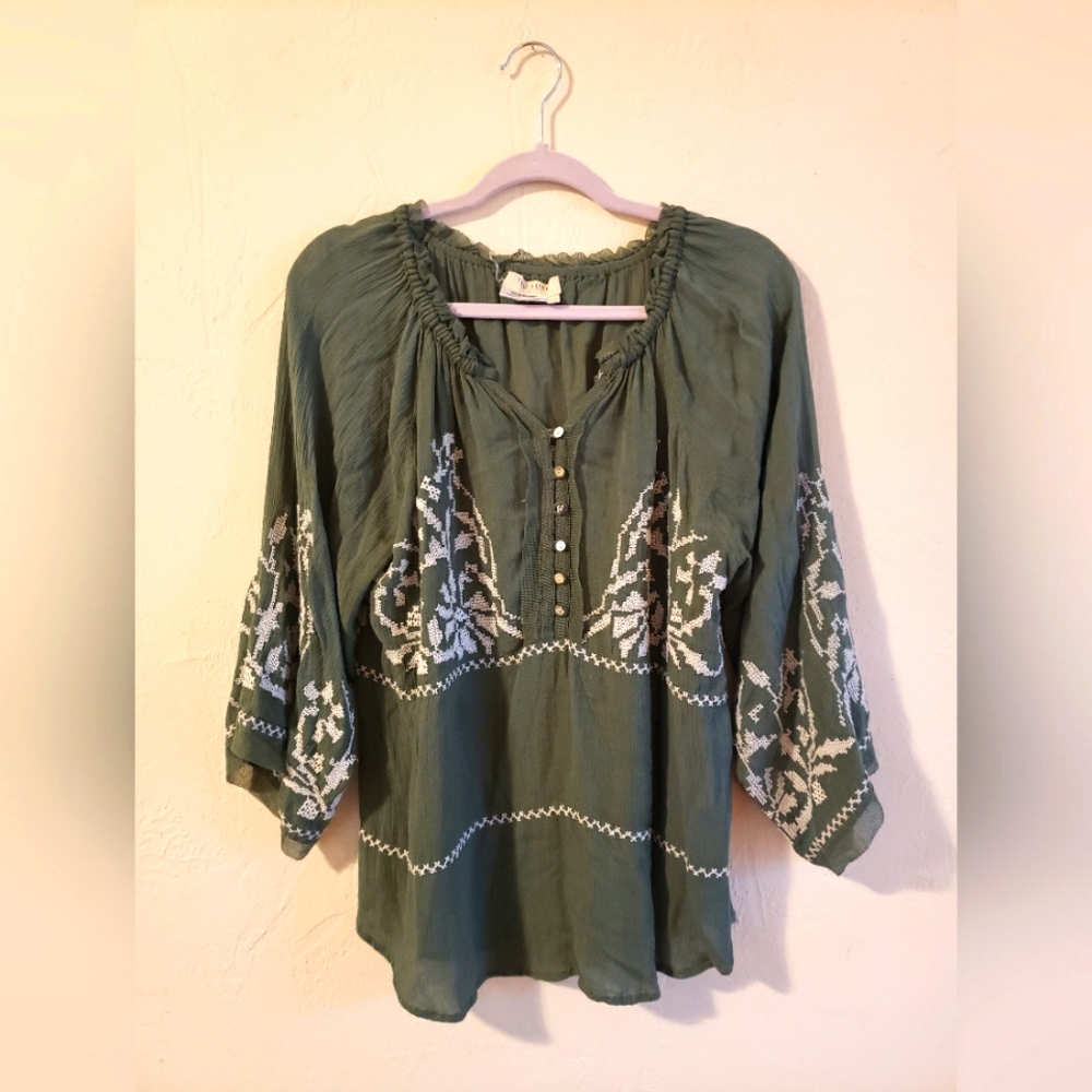 TRU LUXE Jeans boho embroidered blouse in sage green, size M.